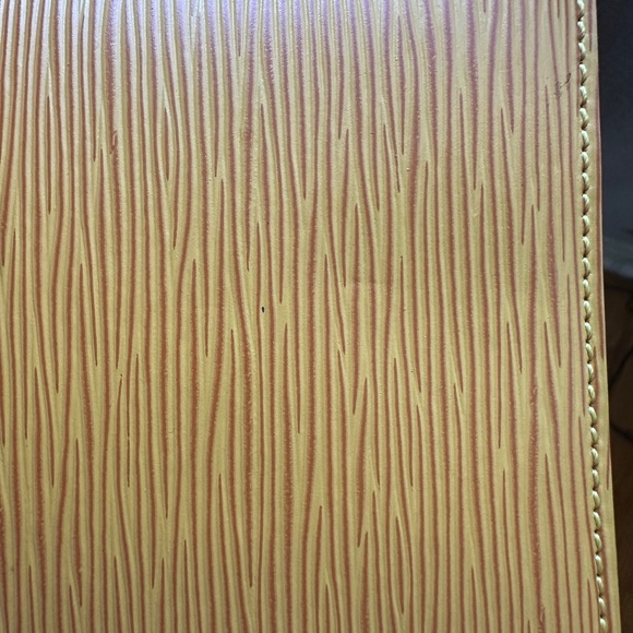 LOUIS VUITTON Yellow Epi Trousse Toilette 15 – Rare Find! - Picture 6 of 9